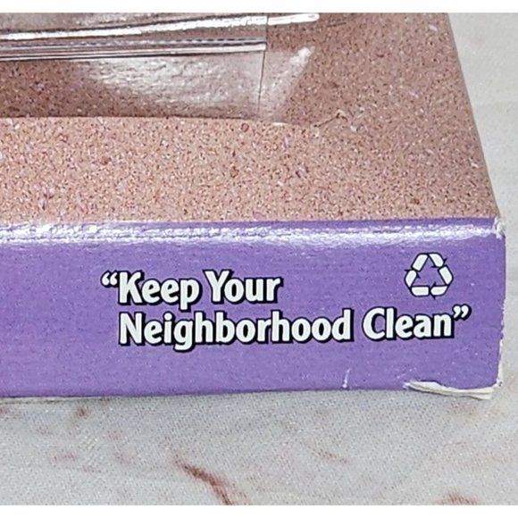 Vintage TheChevron Cars Summer Scoop Toy Ice Cream Truck with Opening Doors - Picture 16 of 16